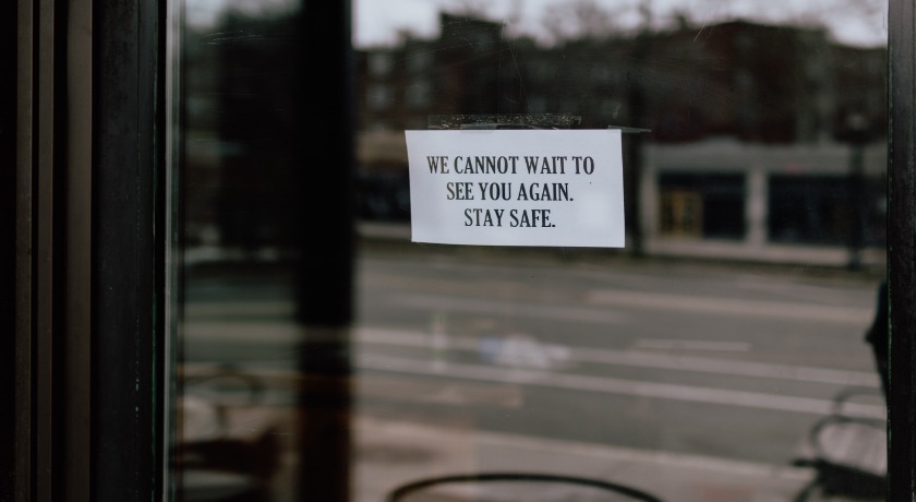 A closed sign by Kelly Sikkema/Unsplash